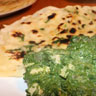 Saagwala piščanec in česnov Naan
